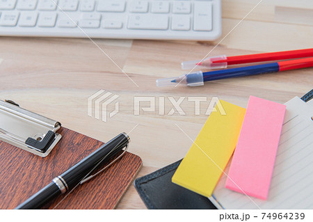 文具 事務用品 オフィス用品イメージ素材 74964239