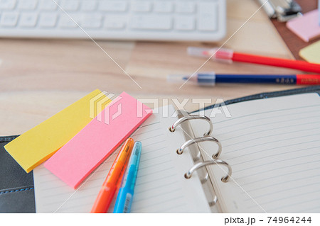 文具 事務用品 オフィス用品イメージ素材 74964244