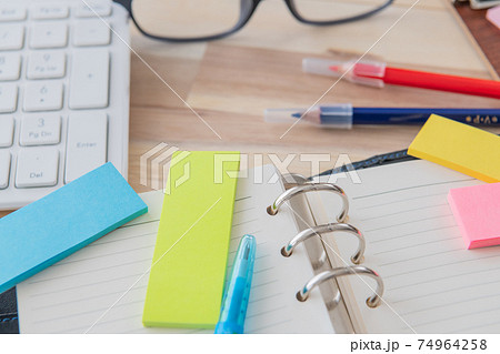 文具 事務用品 オフィス用品イメージ素材 74964258