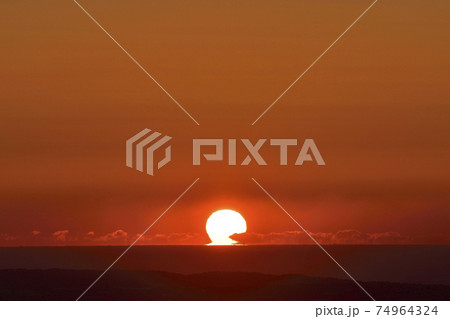 日の出の風景 74964324