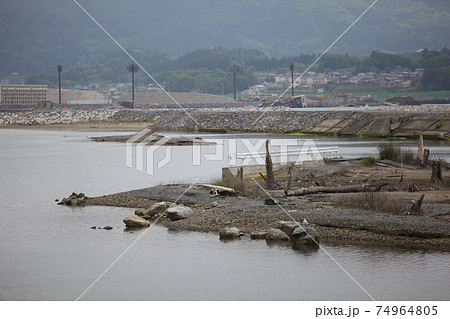 東日本大震災で津波の被害を受けた町の状況（陸前高田市） 74964805