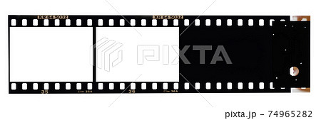 35ミリリバーサルフィルムの枠2コマのイメージスペースの写真素材