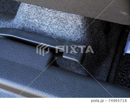 乗用車のフューエルリッドオープナーのレバー 乗用車のフューエルリッドオープナーのレバー 74965718