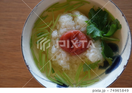 梅干しと三つ葉のお茶漬け 74965849