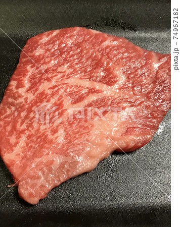 黒毛和牛トモサンカク焼肉（もも） 74967182