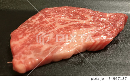 黒毛和牛トモサンカク焼肉（もも） 74967187