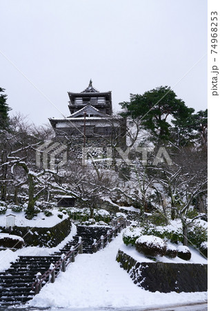 丸岡城 天守閣 国の重要文化財 雪景色 丸岡城 天守閣 国の重要文化財 雪景色 74968253
