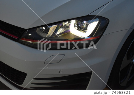 自動車　ヘッドライト 74968321