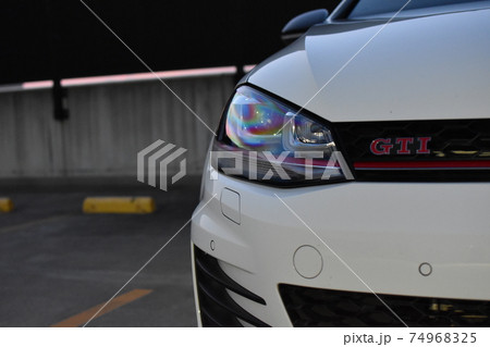 自動車　ヘッドライト 74968325