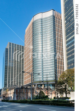 丸の内馬場先通りの三菱一号館 美術館と丸の内パークビルディン 丸の内馬場先通りの三菱一号館 美術館と丸の内パークビルディン 74968382