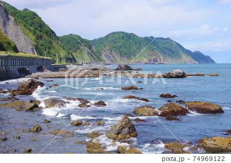 北海道えりも町 海沿いに続く黄金道路の風景の写真素材