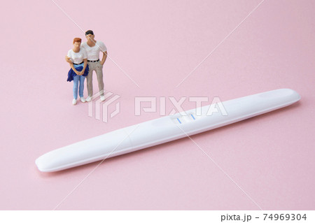 妊娠検査薬イメージ	 74969304