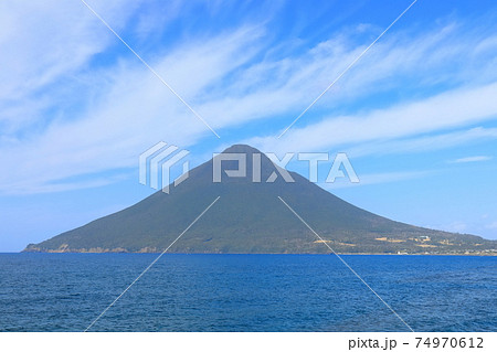 【鹿児島県】長崎鼻から望む開聞岳 74970612