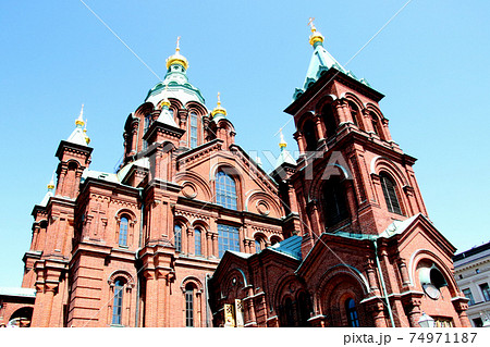 フィンランド　ヘルシンキ　カタヤノッカ　に立つ　ウスペンスキー大聖堂 74971187