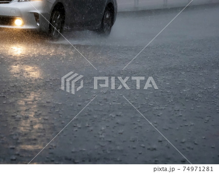 豪雨 74971281