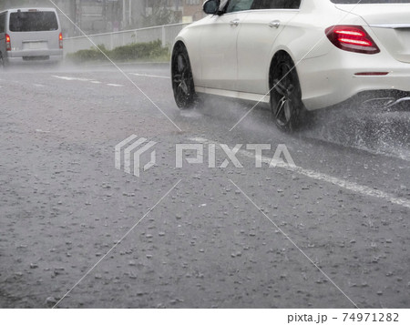 豪雨 74971282