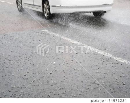 豪雨 74971284