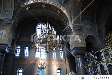 フィンランド　ヘルシンキ　カタヤノッカ　に立つ　ウスペンスキー大聖堂　内観 74971865