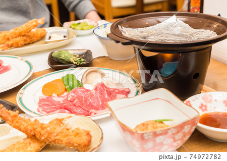 ペンションの夕飯 74972782