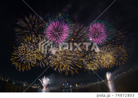 花火 キラキラ輝くもの 線香花火 74972803