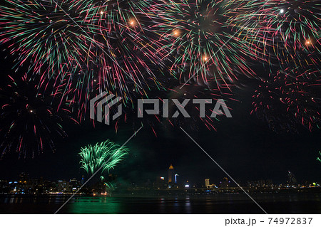 花火 キラキラ輝くもの 線香花火 74972837