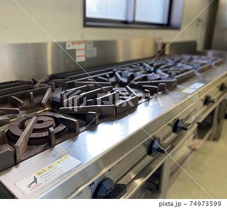 給食室のガスコンロ 74973599