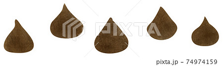 甘いお菓子 しずく形チョコの手描きイラスト 甘いお菓子 しずく形チョコの手描きイラスト 74974159