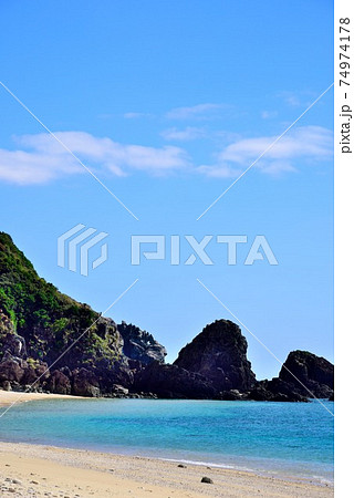 加計呂麻島　徳浜海岸の美しい景色 74974178