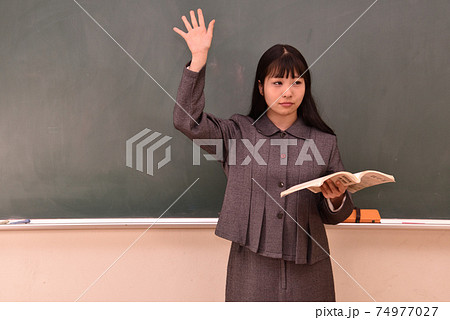 生徒に挙手をして欲しい女性の先生3 生徒に挙手をして欲しい女性の先生3 74977027