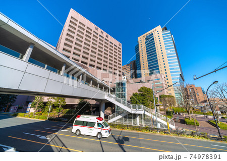 日本の東京都市景観 順天堂や東京医科歯科大、サイレンを鳴らし緊急搬送する救急車などを望む 日本の東京都市景観 順天堂や東京医科歯科大、サイレンを鳴らし緊急搬送する救急車などを望む 74978391