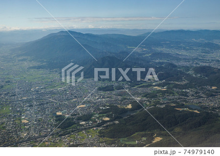 奈良県上空（香芝市付近）を飛ぶ航空機からの空撮 74979140