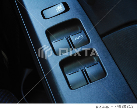 自動車のパワーウィンドウスイッチ 74980815