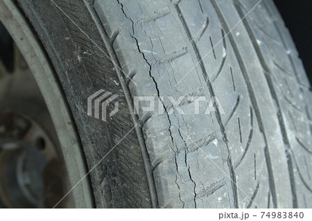 タイヤ 74983840