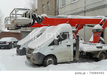 snow-covered lifting equipment. aerial platform is idle, the construction work is not carried out. 74984493