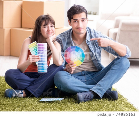 Young family planning home refurbishing Young family planning home refurbishing 74985163