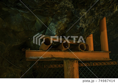 天井を支える頼もしい支柱 74987414