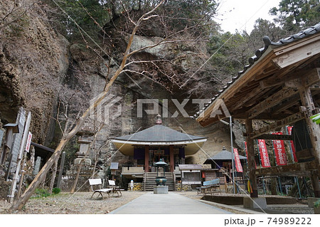 2月 小鹿野町15御本堂と聖浄の滝・秩父札所三十一番・鷲窟山観音院 2月 小鹿野町15御本堂と聖浄の滝・秩父札所三十一番・鷲窟山観音院 74989222