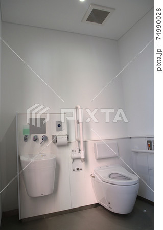 東三丁目公衆トイレ 東三丁目公衆トイレ 74990028