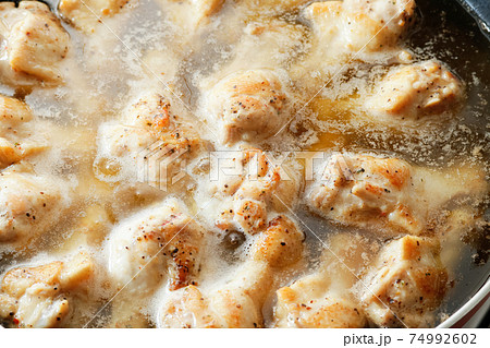 鶏手羽元のコンフィ 74992602