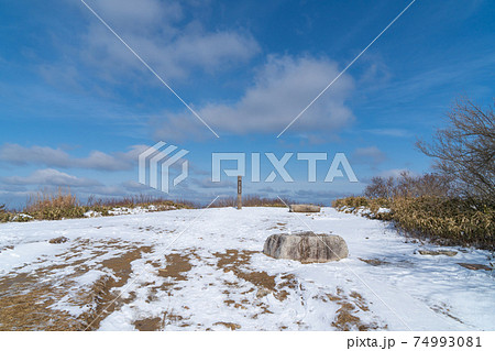 六甲山最高峰付近の広場 六甲山最高峰付近の広場 74993081