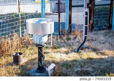 気象観測装置　気象観測露場 74993359