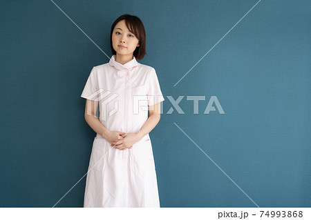 女性 看護師 74993868