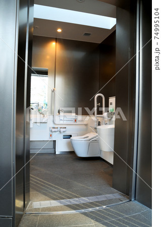 神宮通公園トイレ 74995104