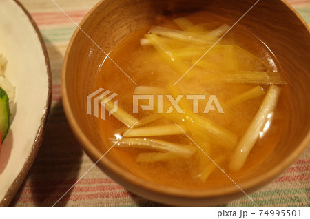 黄にらの味噌汁 黄にらの味噌汁 74995501
