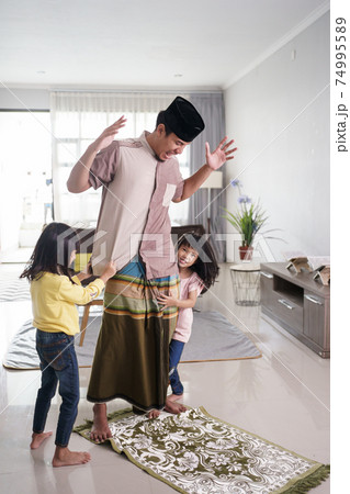 muslim father being disturbed by his daugther muslim father being disturbed by his daugther 74995589