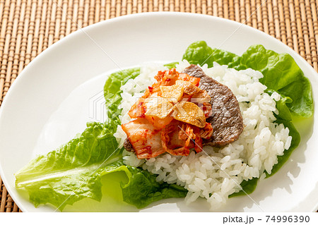 サンチュ巻き焼肉ごはん。 サンチュ巻き焼肉ごはん。 74996390