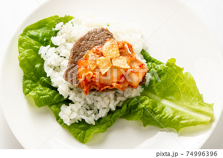サンチュ巻き焼肉ごはん。 74996396