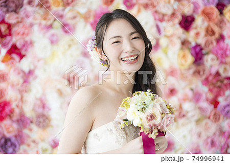 フラワーバックの花嫁 74996941