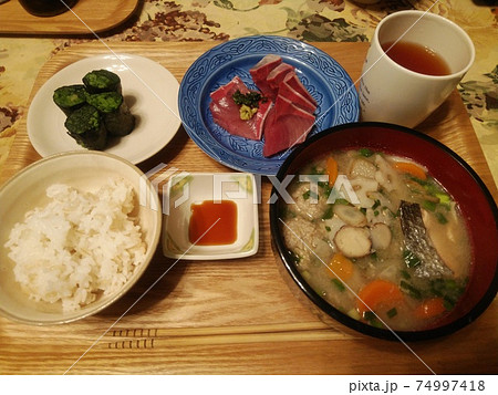 お刺身夕ご飯 74997418