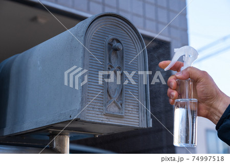 ポストのアルコール消毒 74997518